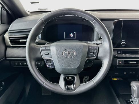 Used 2025 Toyota Camry SE FWD image 18