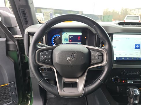 Used 2023 Ford Bronco Badlands image 29