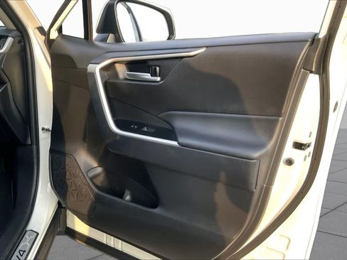Used 2025 Toyota RAV4 XLE FWD image 22