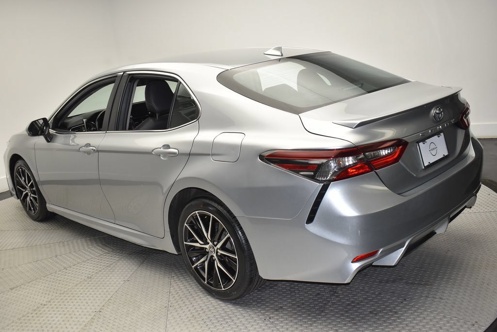 Used 2023 Toyota Camry SE FWD image 7