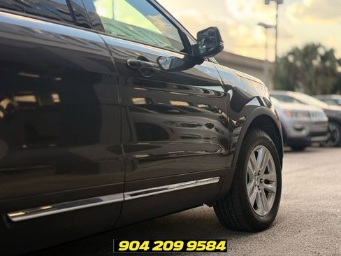 Used 2018 Ford Explorer XLT w/ Equipment Group 202A AWD/4WD image 8