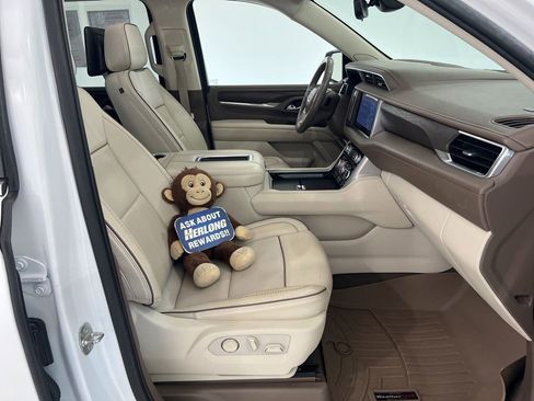 Used 2021 GMC Yukon XL Denali w/ Denali Premium Package image 26