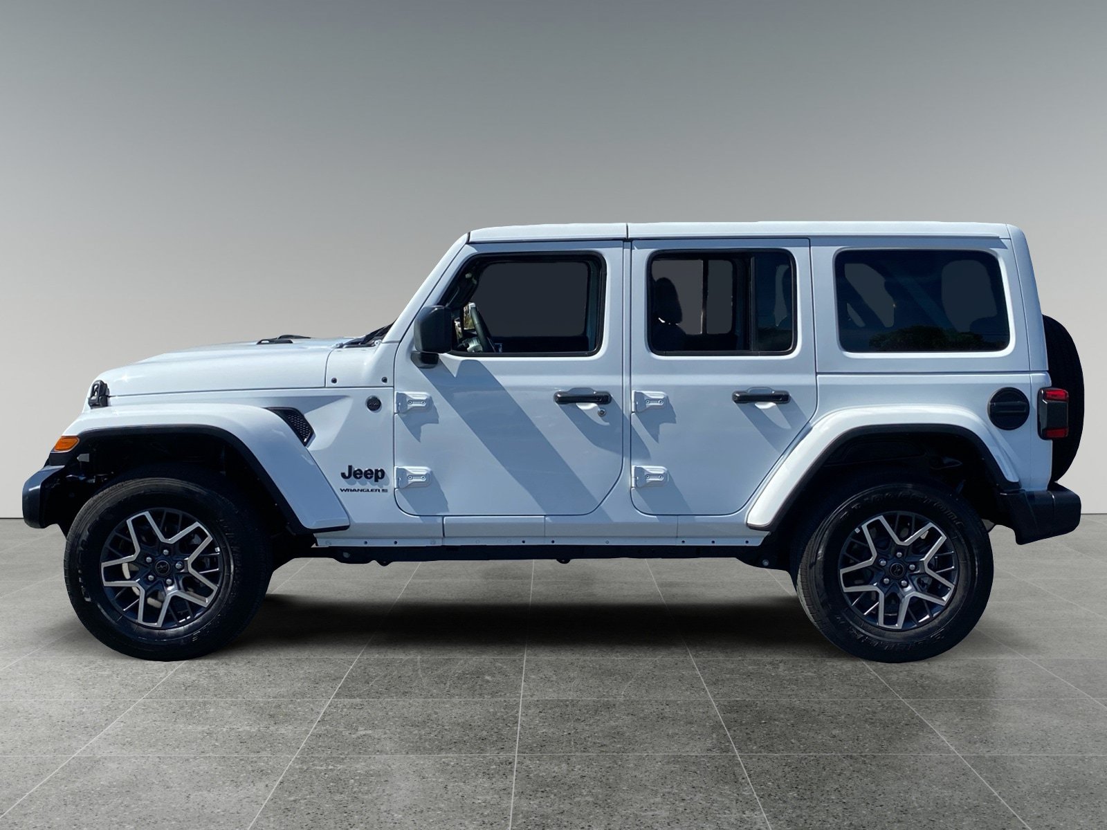 Used 2026 Jeep Wrangler Unlimited Sahara AWD/4WD image 2