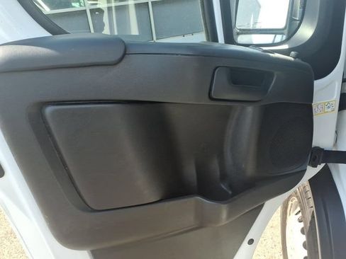Used 2025 RAM ProMaster 2500 w/ Convenience Group FWD image 9