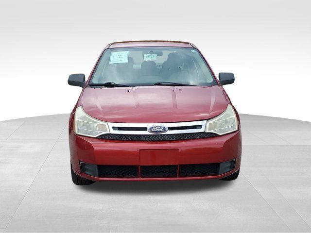 Used 2010 Ford Focus SE FWD image 2