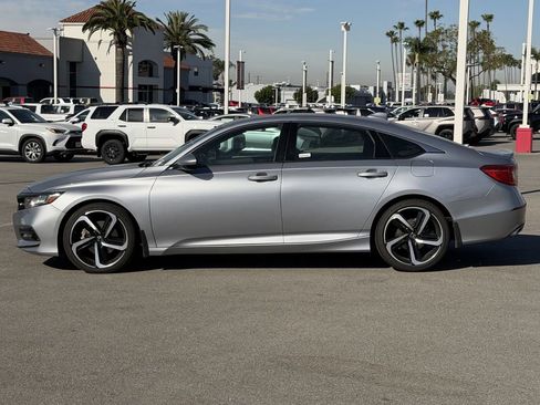 Used 2019 Honda Accord Sport image 2