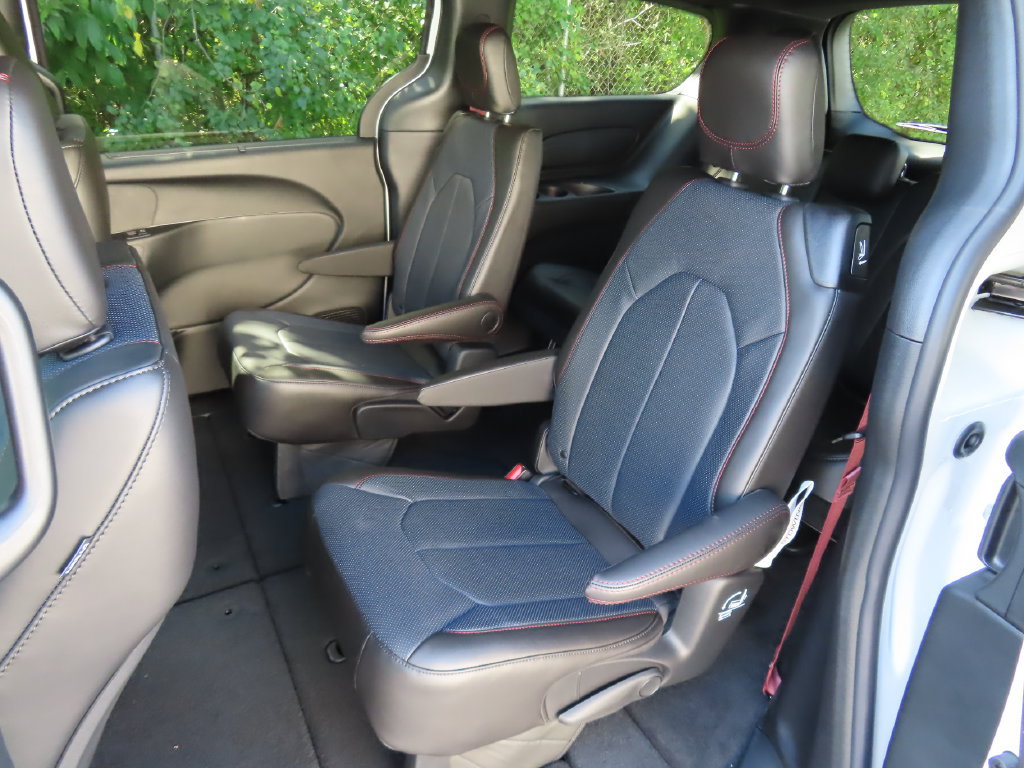 New 2027 Chrysler Pacifica Select AWD/4WD image 23