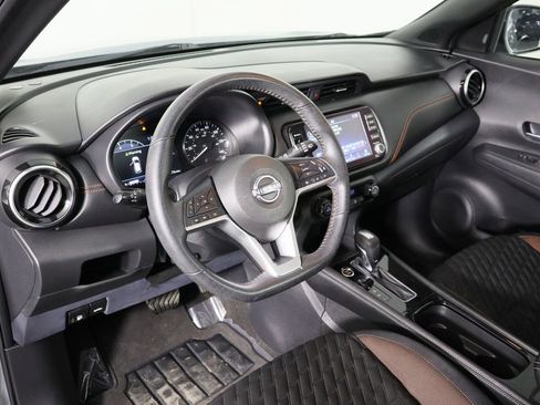 Used 2022 Nissan Kicks SR image 24