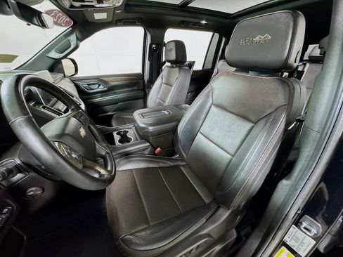 Used 2023 Chevrolet Suburban High Country image 16