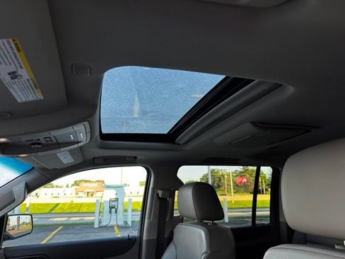 Used 2019 Chevrolet Suburban LT AWD/4WD image 7