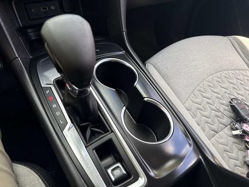 Used 2024 Chevrolet Equinox LT FWD image 29