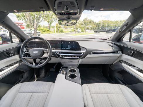 Used 2024 Cadillac Lyriq Luxury RWD image 15