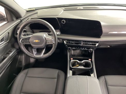 Used 2025 Chevrolet Traverse LT image 14