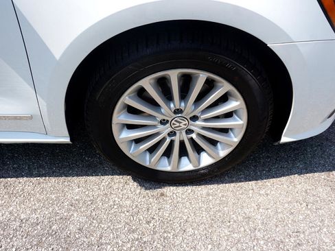 Used 2016 Volkswagen Passat 1.8T SE image 12