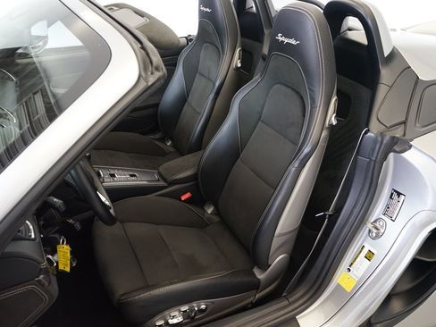 Used 2021 Porsche 718 Boxster Spyder RWD image 9