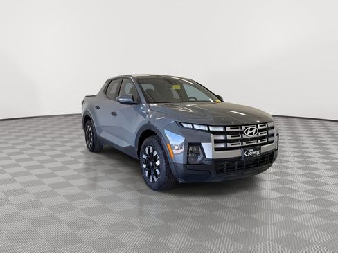 Used 2025 Hyundai Santa Cruz SE AWD/4WD image 2
