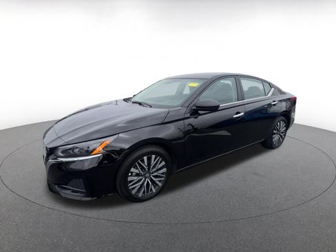 Used 2025 Nissan Altima 2.5 SV FWD image 8
