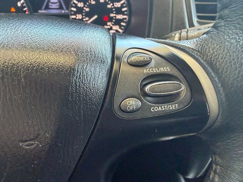 Used 2017 Nissan Pathfinder SV FWD image 15