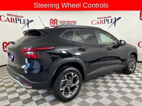 Used 2026 Chevrolet Trax LT FWD image 8