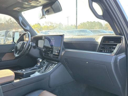 Used 2024 Lexus GX 550 w/ Accessory Package (Z1) AWD/4WD image 22