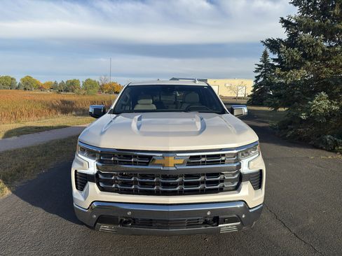 Used 2022 Chevrolet Silverado 1500 LTZ w/ LTZ Premium Package image 2