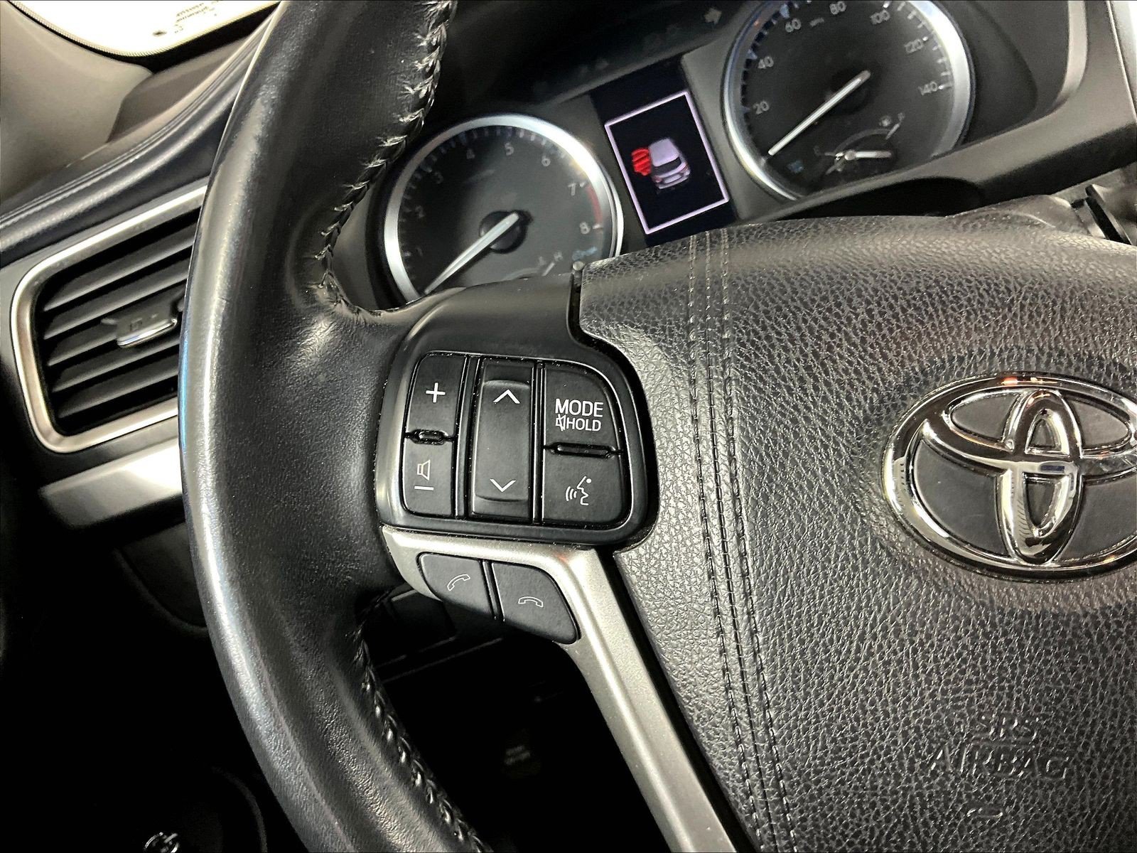Used 2017 Toyota Highlander XLE AWD/4WD image 10
