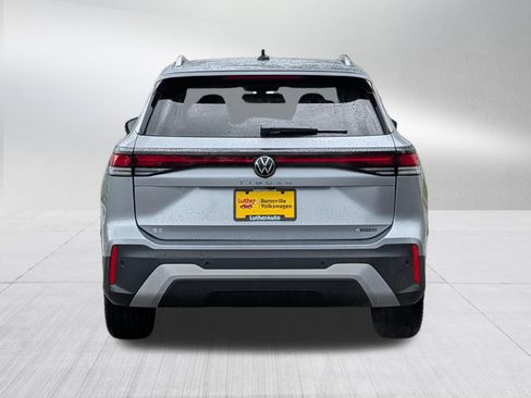 Used 2025 Volkswagen Tiguan SE w/ Panoramic Sunroof Package AWD/4WD image 6
