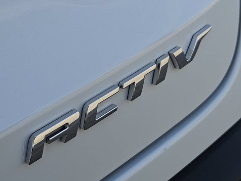 New 2026 Chevrolet Trax ACTIV w/ Sunroof Package FWD image 14