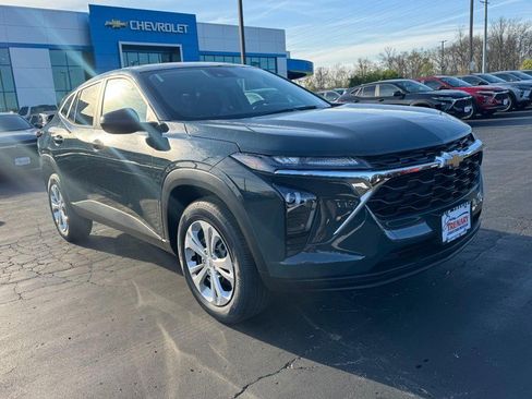 New 2026 Chevrolet Trax LS image 2
