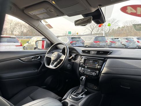 Certified 2019 Nissan Rogue SV image 15