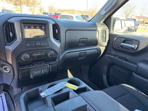 Used 2023 Chevrolet Silverado 1500 Custom image 24