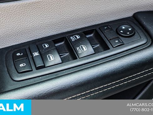 Used 2024 Chrysler Pacifica Touring-L FWD image 38