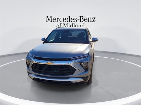 Used 2024 Chevrolet TrailBlazer LT image 3