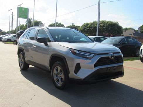Used 2025 Toyota RAV4 LE image 4