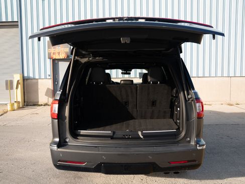 Used 2018 Lincoln Navigator Reserve w/ Technology Package image 16