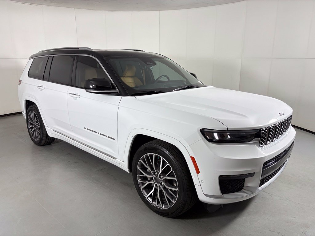 Used 2023 Jeep Grand Cherokee L Summit AWD/4WD image 2