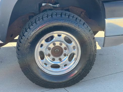 Used 2004 Chevrolet Silverado 2500 4x4 Regular Cab image 13
