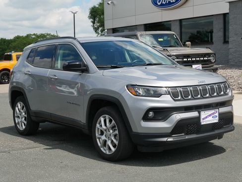 Used 2022 Jeep Compass Latitude AWD/4WD image 2