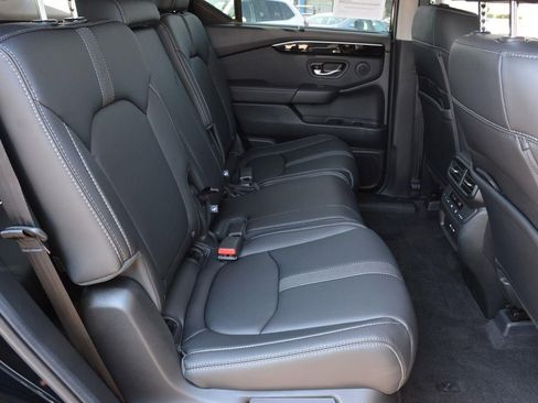 Used 2025 Honda Pilot Touring image 16