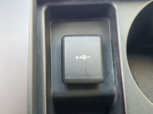 Used 2025 Jaguar F-PACE R-Dynamic S image 32