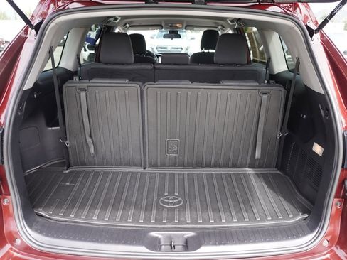 Used 2019 Toyota Highlander LE FWD image 8