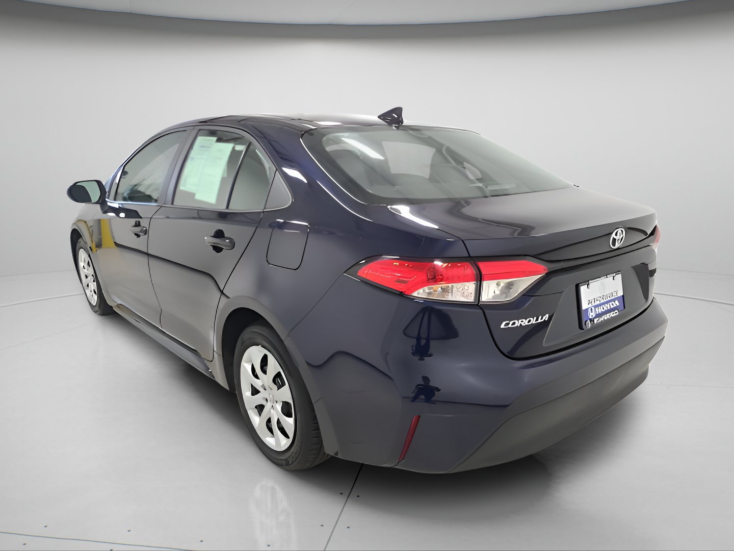 Used 2024 Toyota Corolla LE FWD image 5