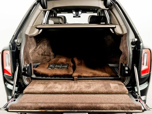 Used 2023 Rolls-Royce Cullinan w/ Cullinan Package image 59