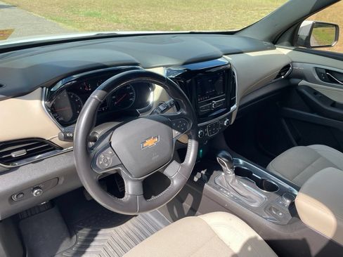 Used 2022 Chevrolet Traverse LT FWD image 27