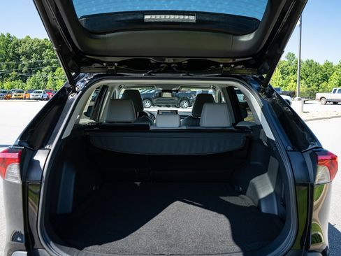 Used 2021 Toyota RAV4 XLE Premium FWD image 9
