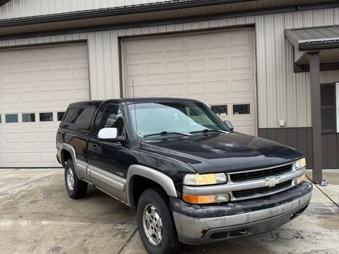 Used 2000 Chevrolet Silverado 1500 LS w/ Firm Ride Suspension Pkg image 1