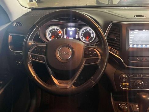 Used 2021 Jeep Cherokee Latitude Plus AWD/4WD image 15