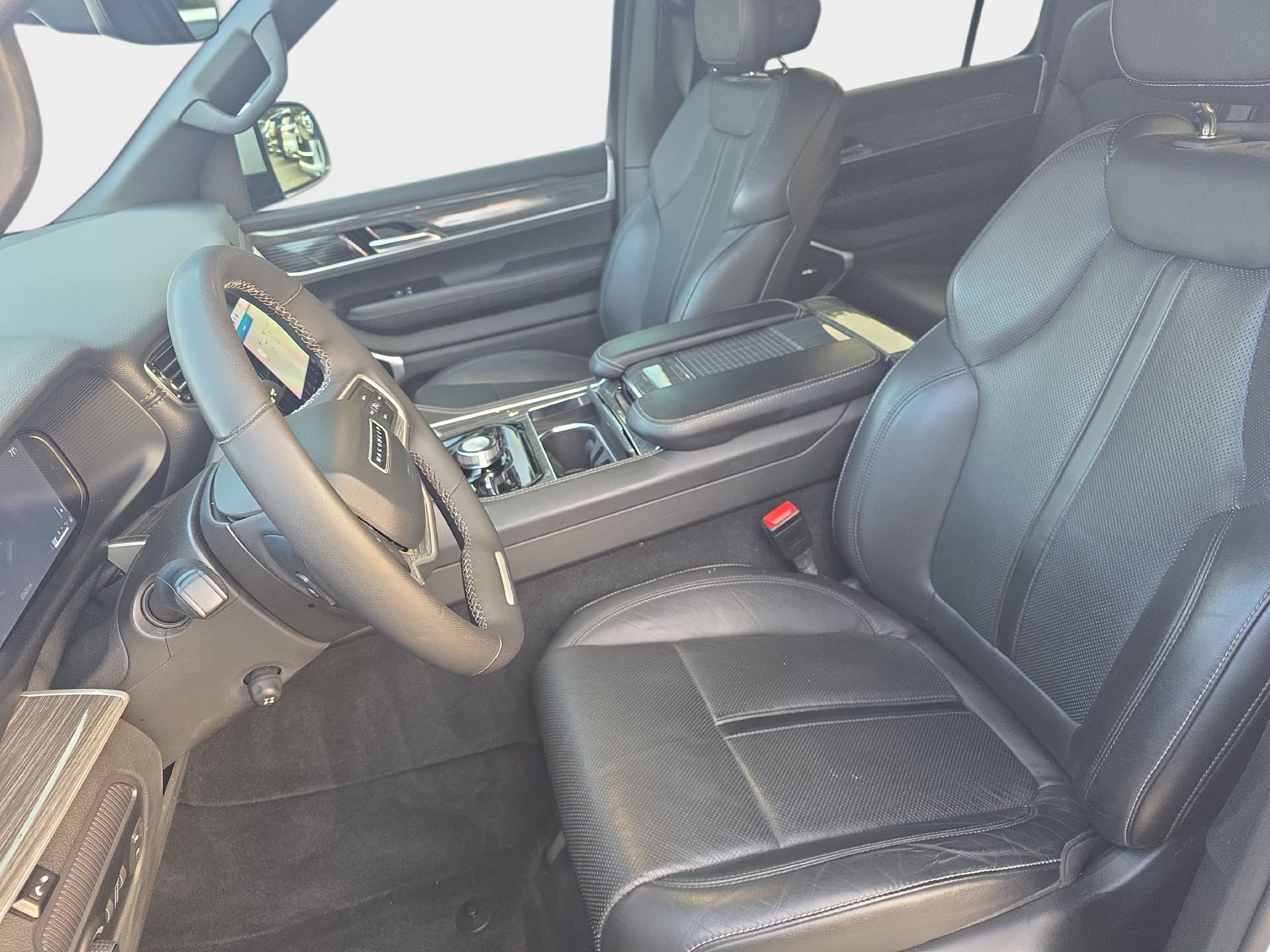 Used 2022 Jeep Wagoneer Series II AWD/4WD image 15