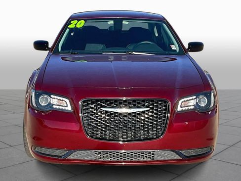 Used 2020 Chrysler 300 Touring w/ Sport Appearance Package image 4
