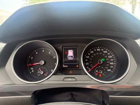 Used 2019 Volkswagen Tiguan SEL R-Line FWD image 18